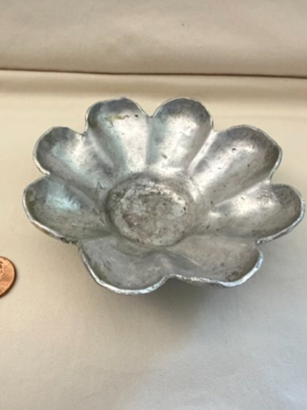 Vintage Aluminum Flower Cake Mold - Picture 6 of 6